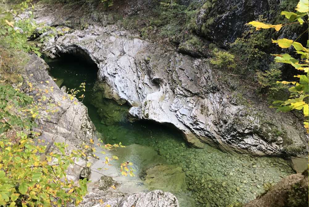 Der Blick vom Isarradweg in die Walchenklamm im Karwendel