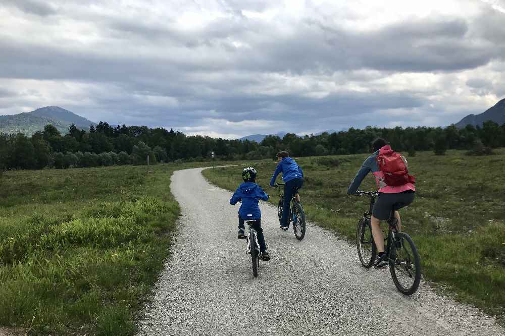 In Lenggries am Isarradweg radfahren