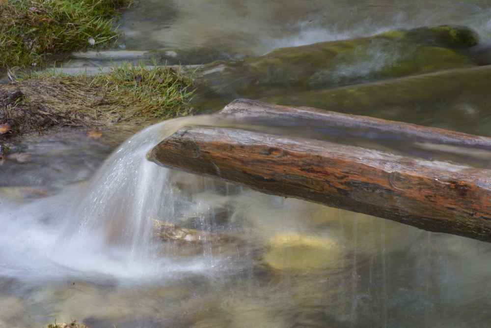 An der jungen Isar mit dem glasklaren Wasser