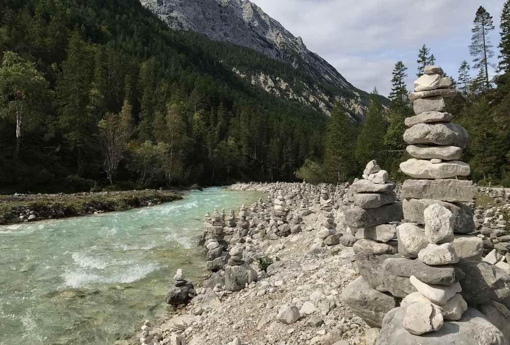 Ihren Ursprung hat die Isar im Karwendel im Hinterautal bei Scharnitz in Tirol