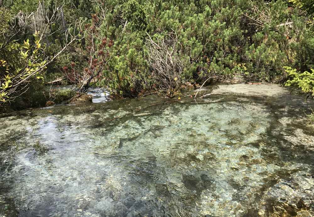 Am Isarursprung: Zwischendrin die seichten türkis schimmernden Wasserbecken