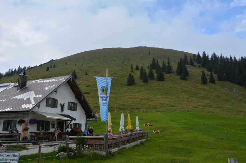 Am Jochberg in der Jachenau, die Jochbergalm unterhalb des Gipfels