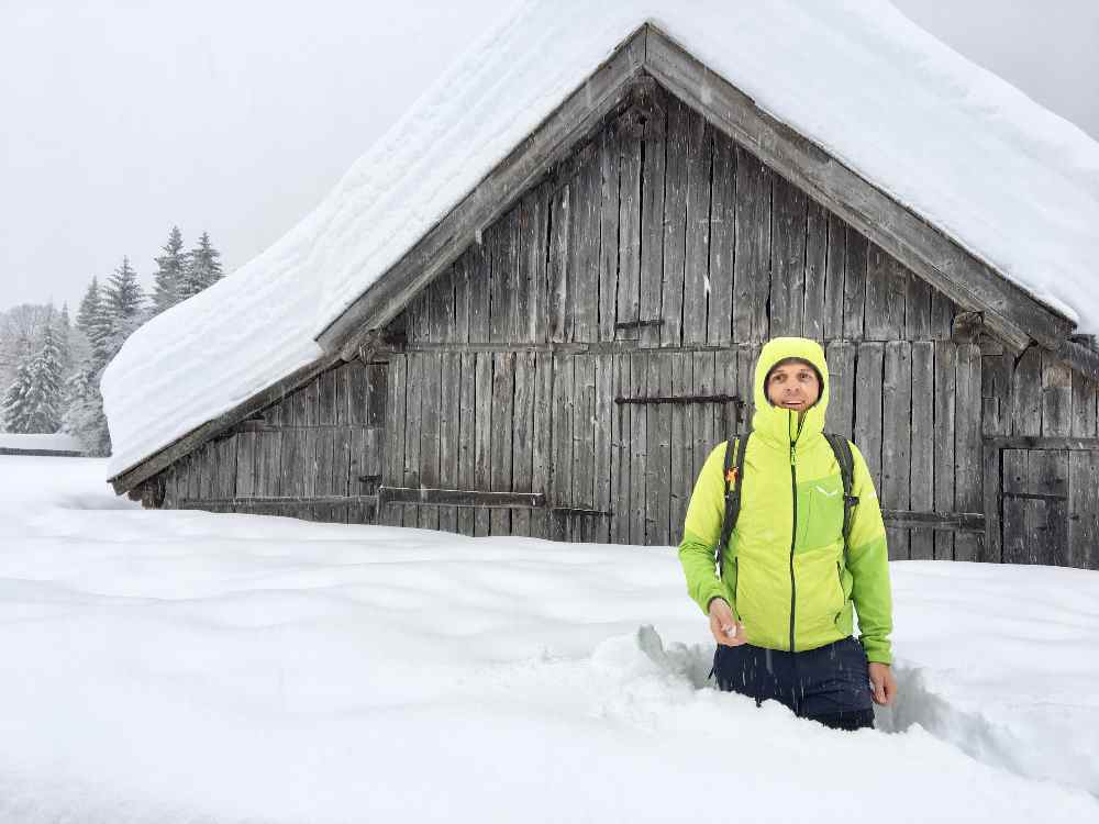 Januar ist die Zeit für viel Schnee im Karwendel - Tiefschnee beim Winter-Weitwandern in der Leutasch