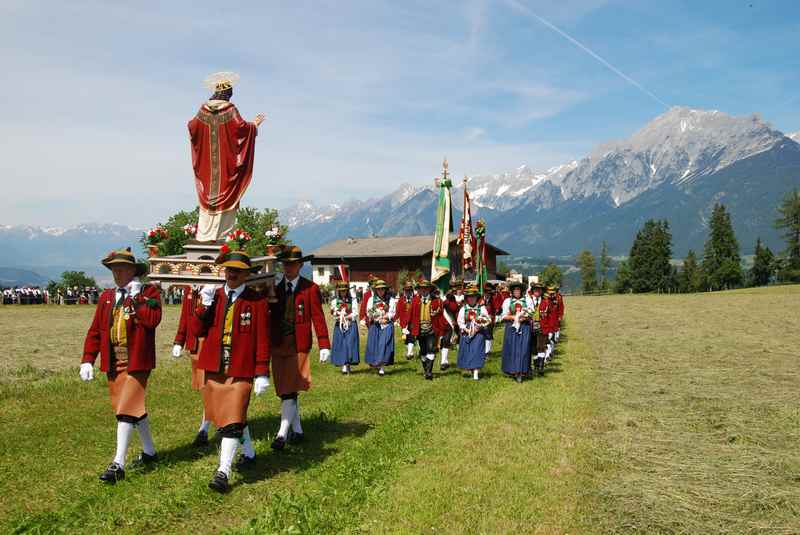 Die Tradition des Herz Jesu Fest in Tirol - einmalig in Weerberg, im Juni am Herz Jesu Freitag