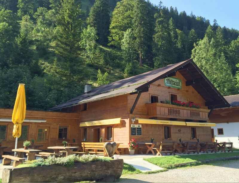  Die Kaiserhütte auf dem Weg nach Hinterriss, Hütte im Karwendel 