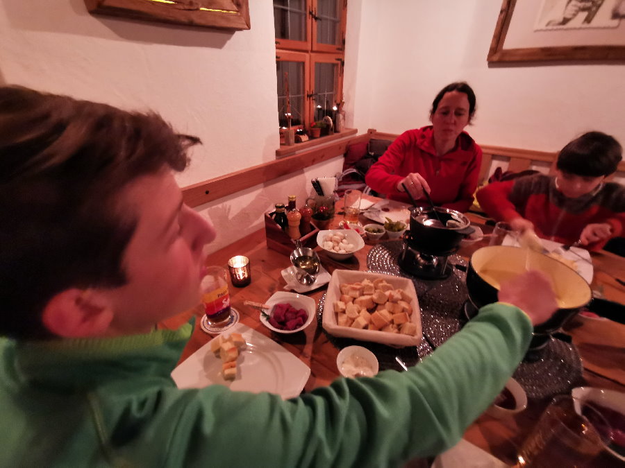 Das beste Fondue, das du in Garmisch Partenkirchen bekommen kannst: Mit Käsefondue und Fleischfondue!