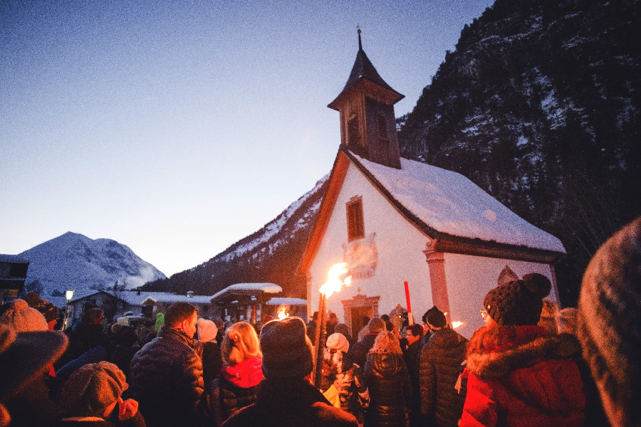 Das ist Advent: Bei der Kapellenwanderung Leutasch. Bild Seefeld Tourismus, Stephan Elsler