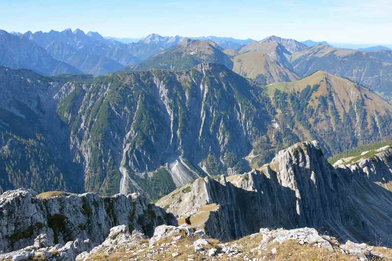 Der Ausblick bei der Bergtour am Achensee über das Karwendel