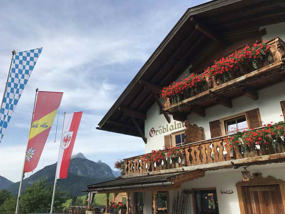Gröbl Alm: *** Hotel mit Gasthof beim Karwendel in Mittenwald 