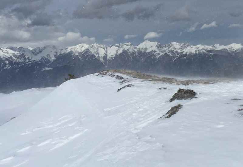 Keine Zeit habe ich für das schöne Karwendel Panorama auf dem Gipfel der Rosslaufspitze. Der Wind pfeifft zu stark.