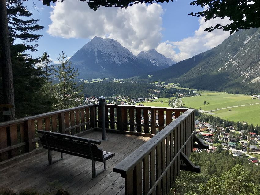 Karwendel wandern - mit der richtigen Wanderausrüstung auf Tagestouren und mehrtägigen Hüttenwanderungen