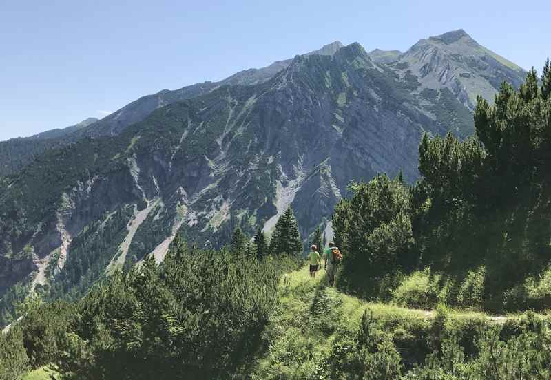 Auf dem Weg zur Schöttelkarspitze: Der Lakaiensteig ist ein toller Wanderweg im Karwendel 