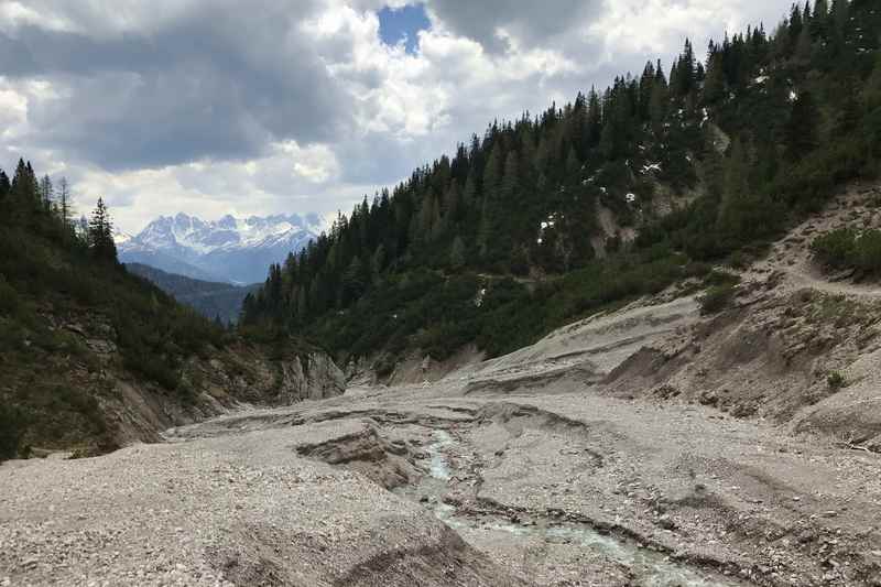 Typisch für das Karwendel: Die Steinreissen mit den Bächen