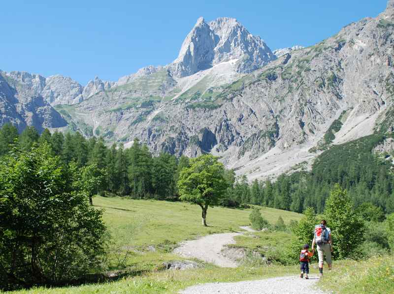 Das Karwendel bietet die perfekte Kulisse zum Wandern mit Kindern: Bergabenteuer pur, auf tollen Wanderwegen!