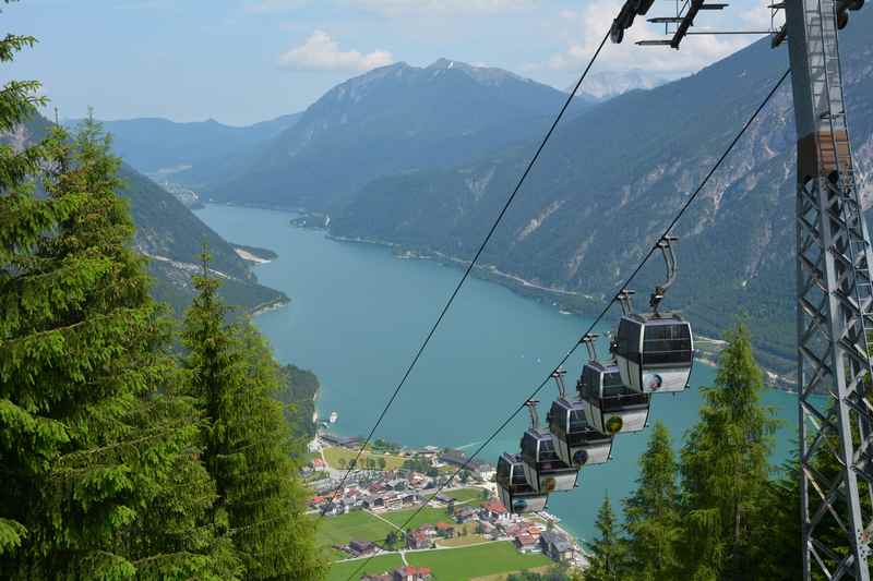 Die Karwendelbahn Pertisau am Achensee fährt auf den Zwölferkopf