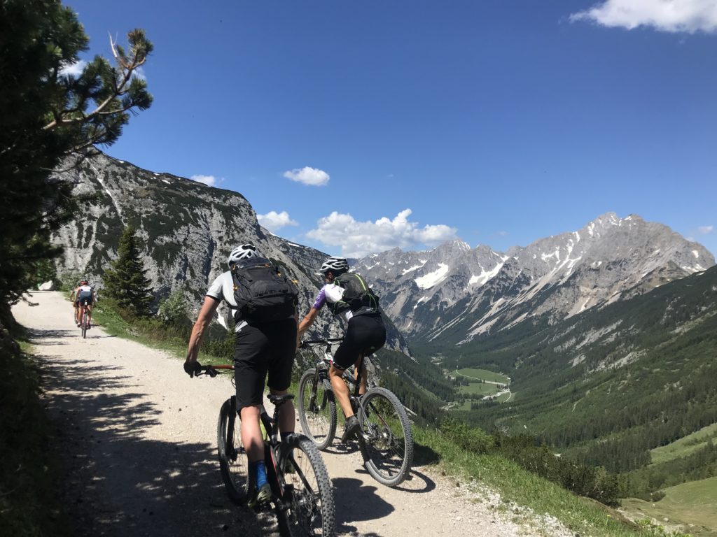 Zum Karwendelhaus mountainbiken - mitten im Karwendel