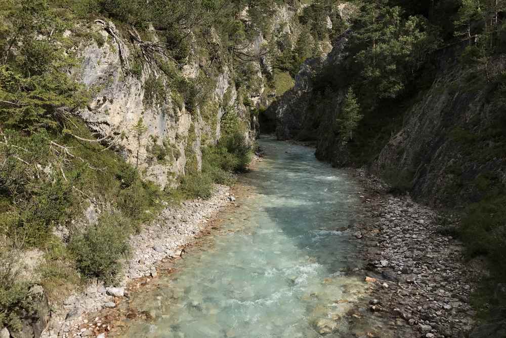 Ein kurzer Blick nach links in die Karwendelklamm