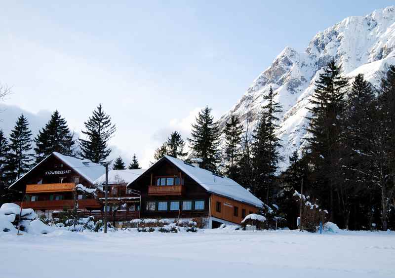 Im Winter führt die Loipe direkt bei der Karwendelrast am Vomperberg vorbei