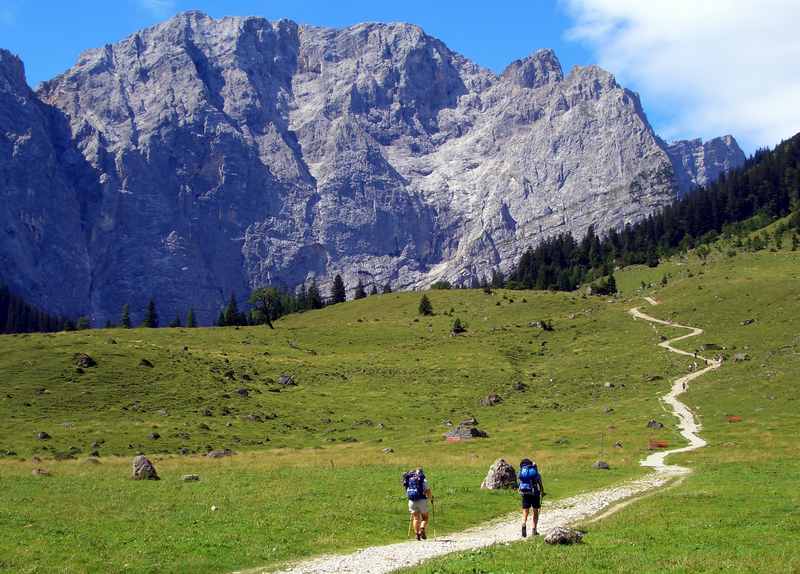 Tolle Kulisse auf der Hüttenwanderung vom großen Ahornboden hinter der Engalm zum Hohljoch in Richtung Falkenhütte