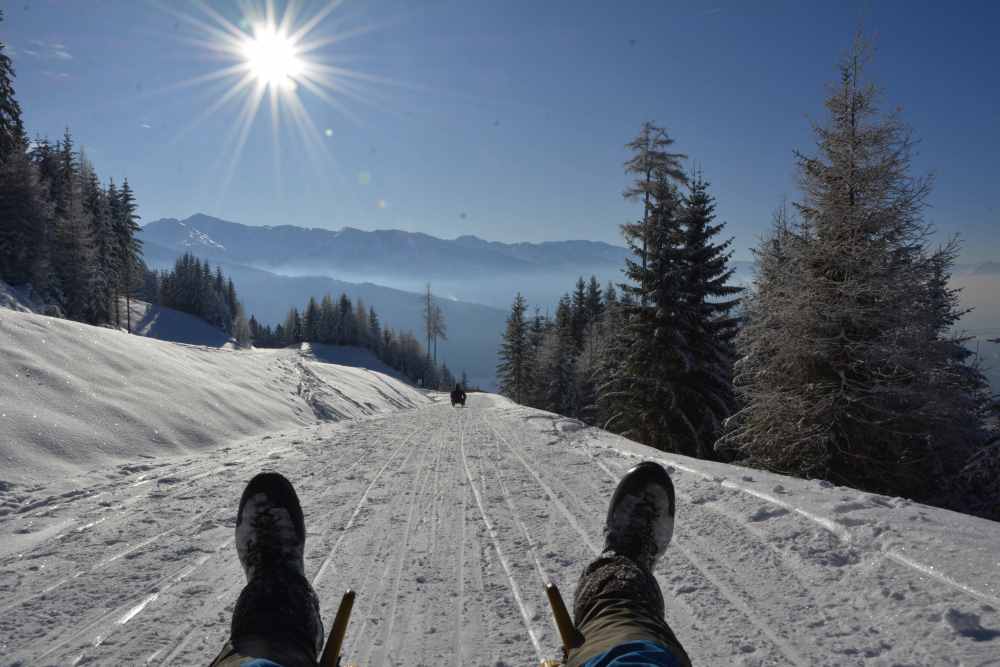 Bevor wir dieses Rodelvergnügen geniessen können, beginnt unsere Winterwanderung am Kellerjoch