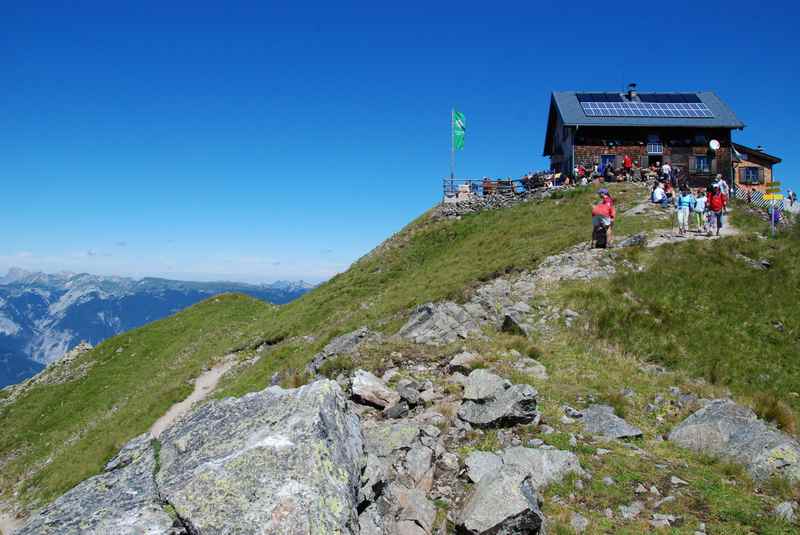 Auf die Kellerjochhütte wandern in den Tuxer Alpen