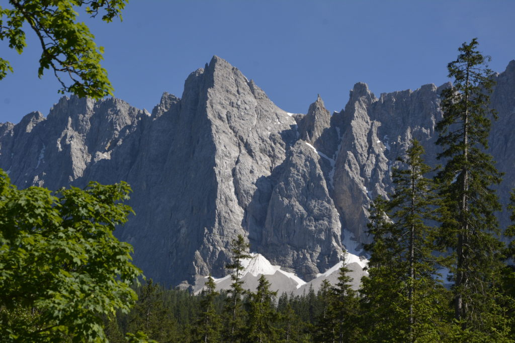 Kleiner Ahornboden mit Blick auf die bekannte Herzogkante