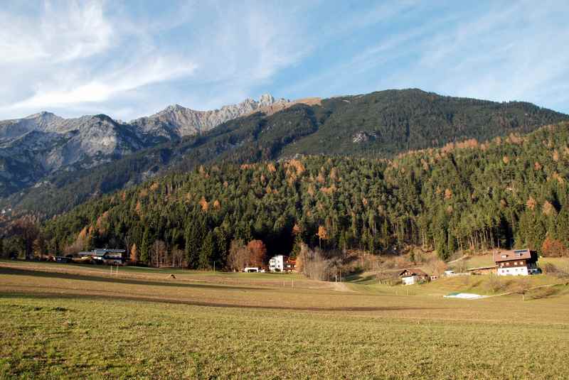 Der Klimaweg verläuft am Waldrand in Vomperberg, im Naturpark Karwendel