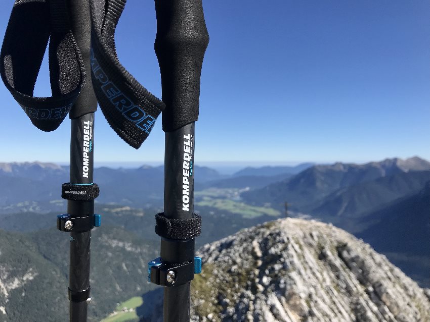 Heute bin ich dankbar für meine Wanderstöcke - ohne sie wäre ich nicht hinaufgekommen