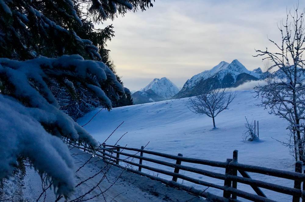 Der schöne Blick auf das verschneite Karwendel - traumhaft!