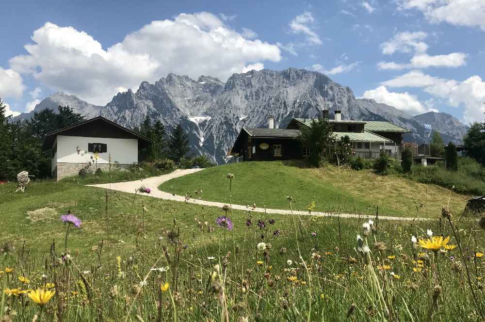 So habe ich die Korbinianhütte kennengelernt: Mit dem Blick zum Karwendel in Mittenwald