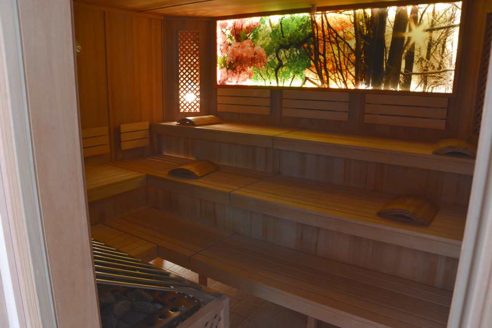 Der Blick in die Kräutersauna - beruhigende Stimmung im Wellnessurlaub