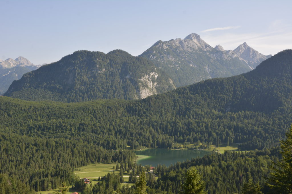 Kranzberg Mittenwald Ausblick auf den Lautersee und das Wettersteingebirge