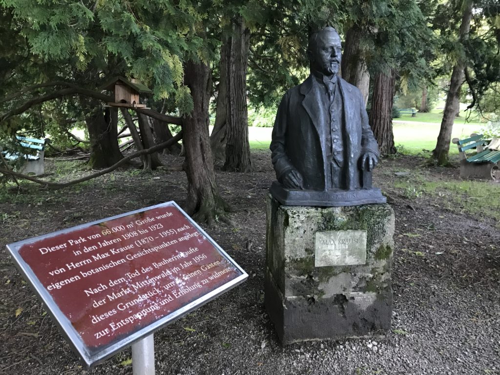 Die Büste von Max Krause im Krause Garten Mittenwald