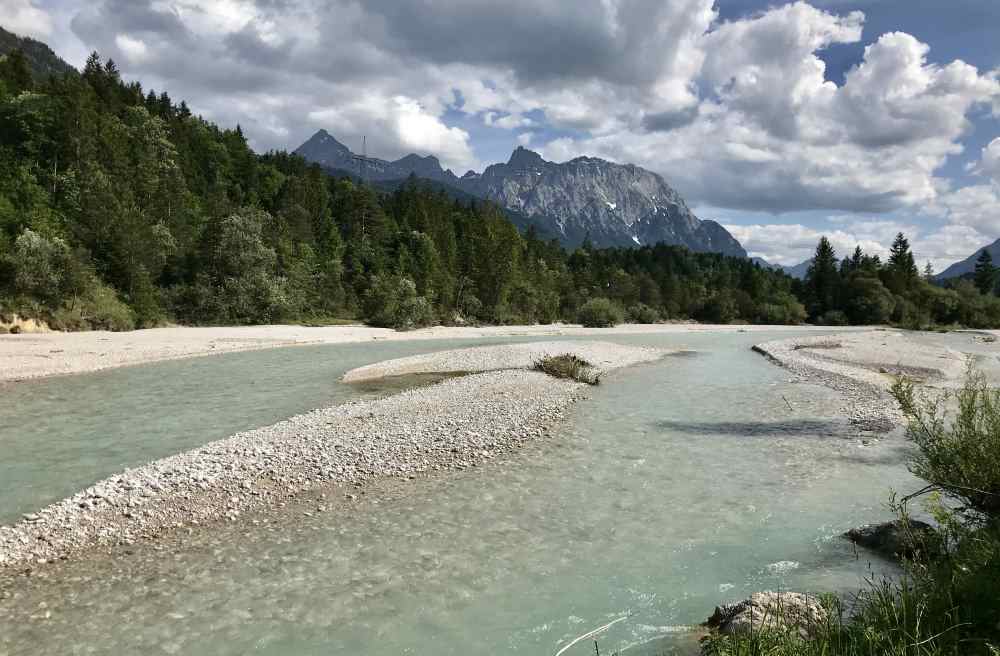 In Krün an der Isar mit Karwendelblick baden 