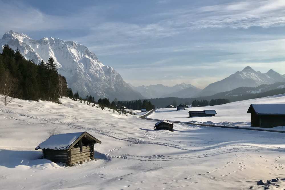 Krün winterwandern - über die schönen Buckelwiesen nach Mittenwald