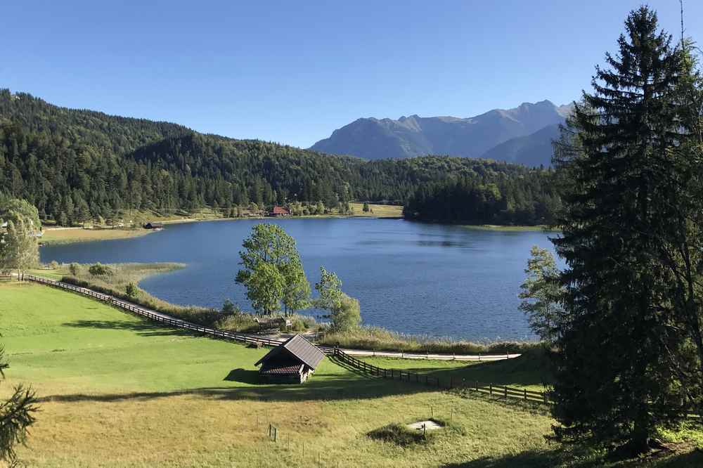 Der Lautersee mit dem Karwendel nahe Mittenwald