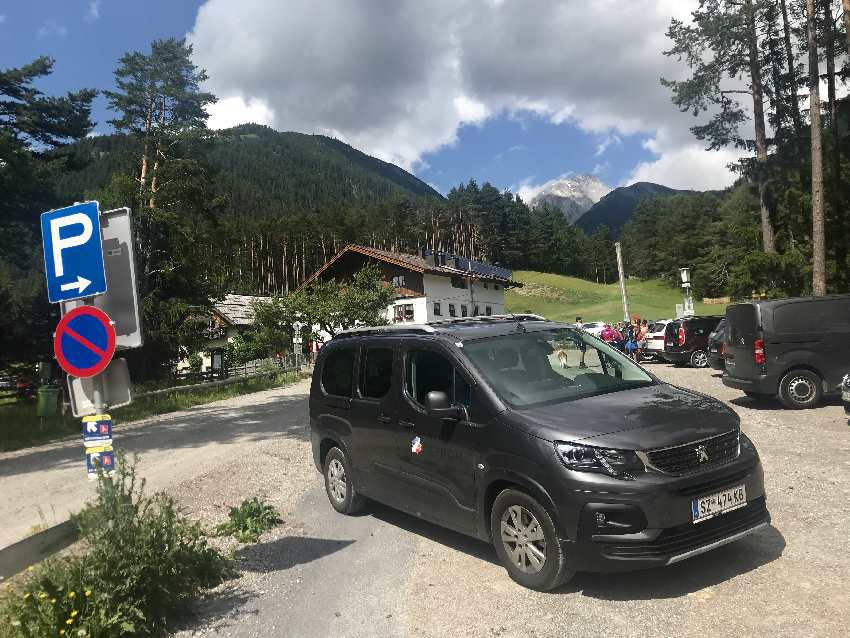 Der Arzkasten Parkplatz oberhalb von Mieming in Tirol