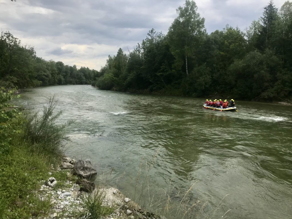 Mit dem Schlauchboot auf der Isar