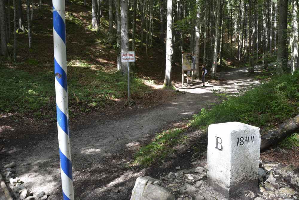 Die Grenze zwischen Bayern und Tirol - mitten am Wanderweg