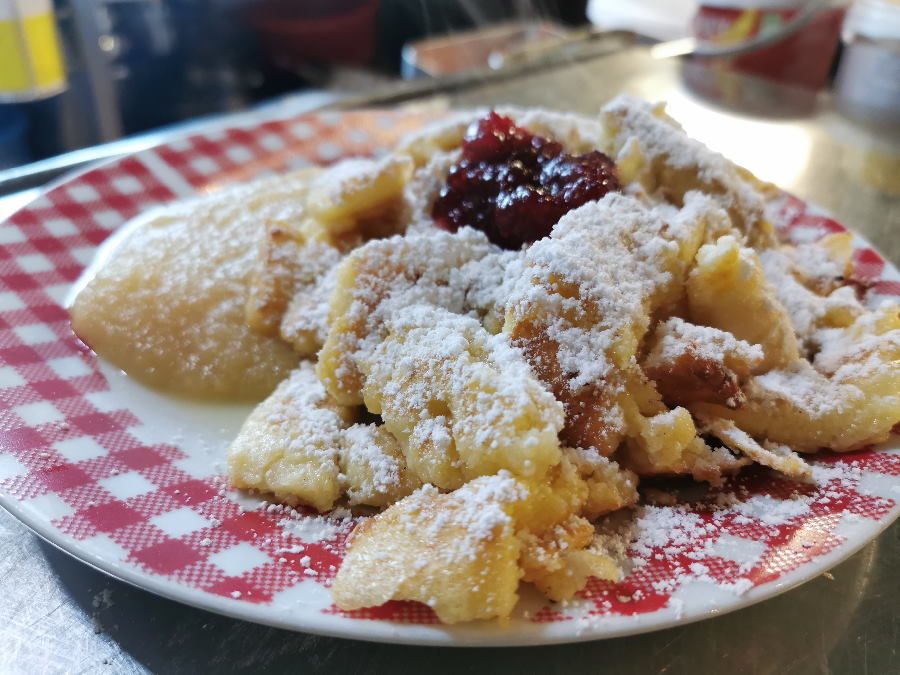 In Leutasch rodeln und den fantastischen Kaiserschmarrn auf der Wettersteinhütte essen