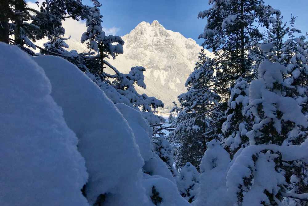 Und so schön verschneit ist die Landschaft - traumhaftes Winterwunderland im Karwendel