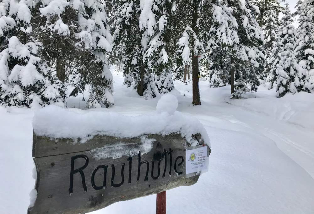 Und gleich dahinter stehe ich mitten in der Schneelandschaft - wo ist der Weg?