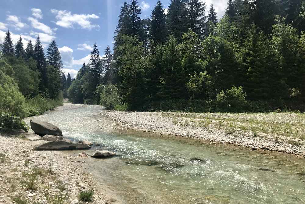 Gleiche Stelle, andere Blickrichtung: Flussaufwärts.