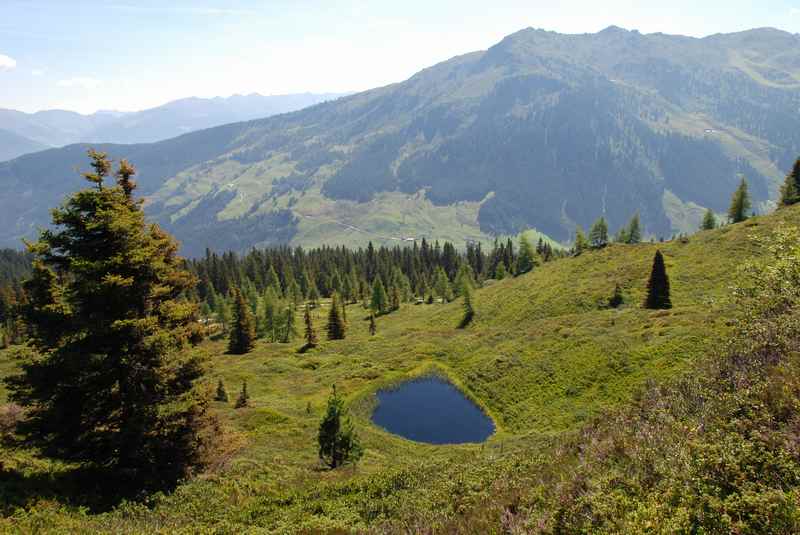 Von der Loas und dem Loassattel auf den Gilfert wandern, Blick in Richtung Zillertal