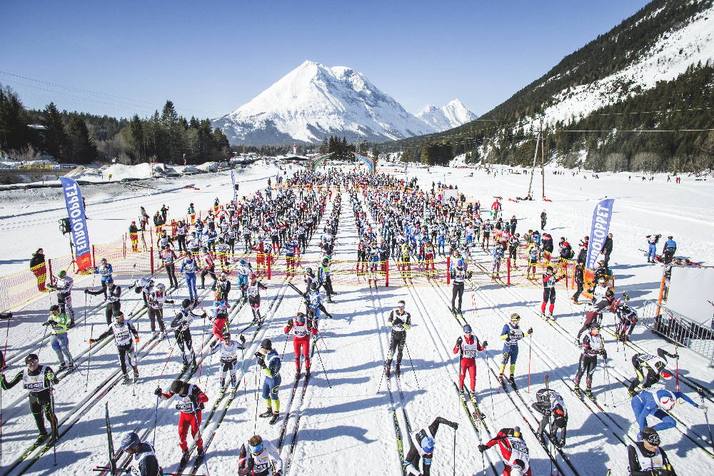 Bilderbuchstart beim Ganghoferlauf auf der Loipe in Leutasch, Foto: Olympiaregion Seefeld