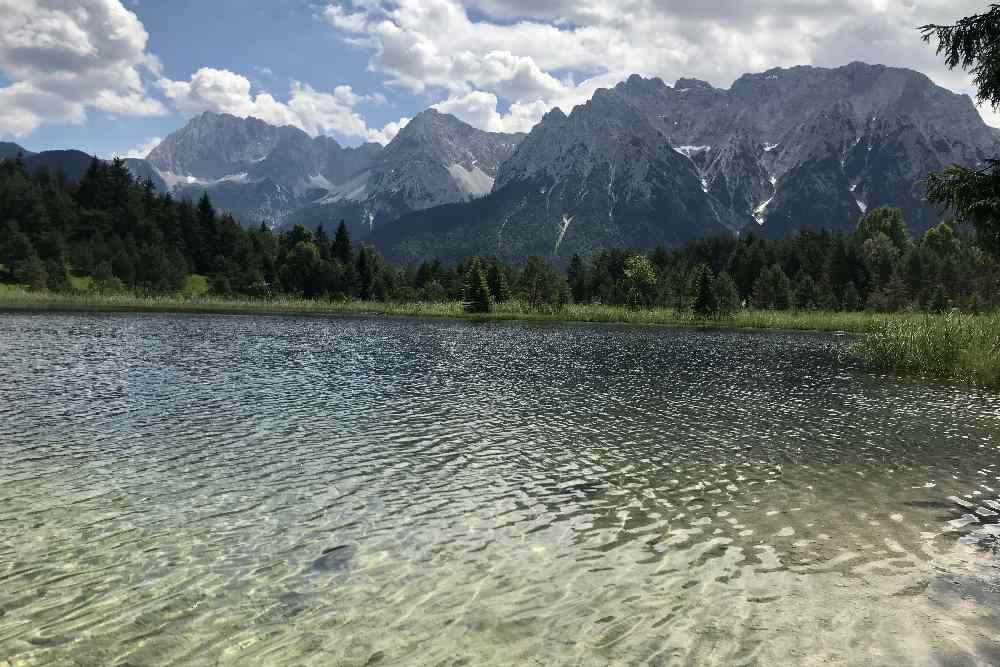 Der Luttensee hat diesen genialen Blick auf das Karwendel - den Karwendelblick kann keiner der anderen Seen der Alpenwelt Karwendel bieten