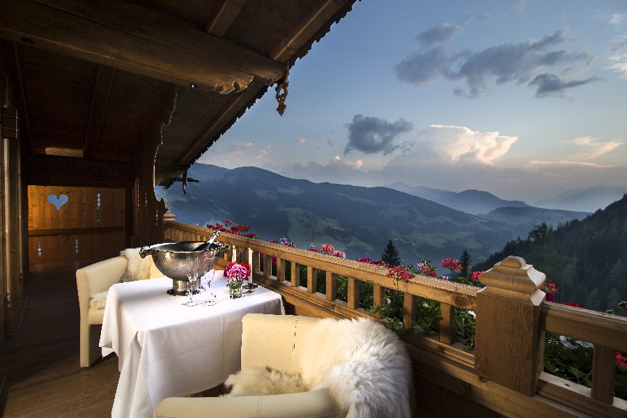 Der Ausblick vom Luxus Chalet Österreich auf die Berge, alle Fotos: Bischofer Alm, Johannes Sautner