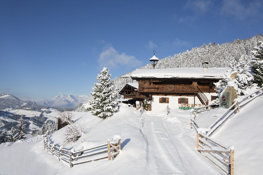 Wie wär´s mit einem Winterurlaub in den verschneiten Bergen?