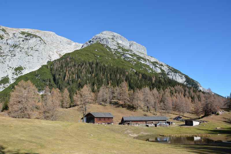 Die Magdeburger Hütte mit dem markanten Solstein im Karwendel, Tirol