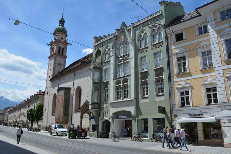 Innsbruck Sightseeing in der Maria Theresien Straße: Von der Annasäule zur Triumphpforte